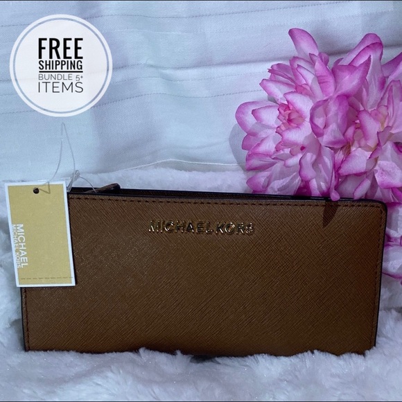 Michael Kors Handbags - Micheal Kors Jet Set Large Travel Card Case Wallet